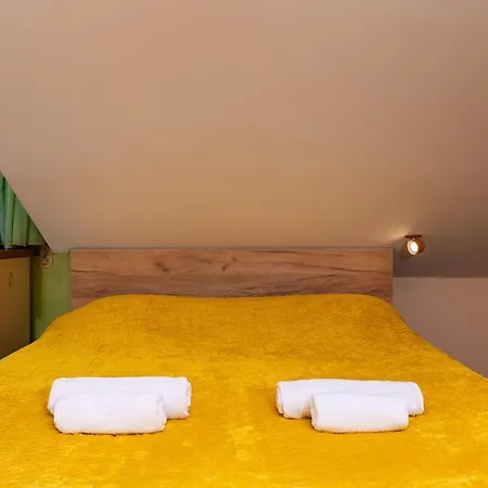 Sunflower Next To Kolodrum شقة